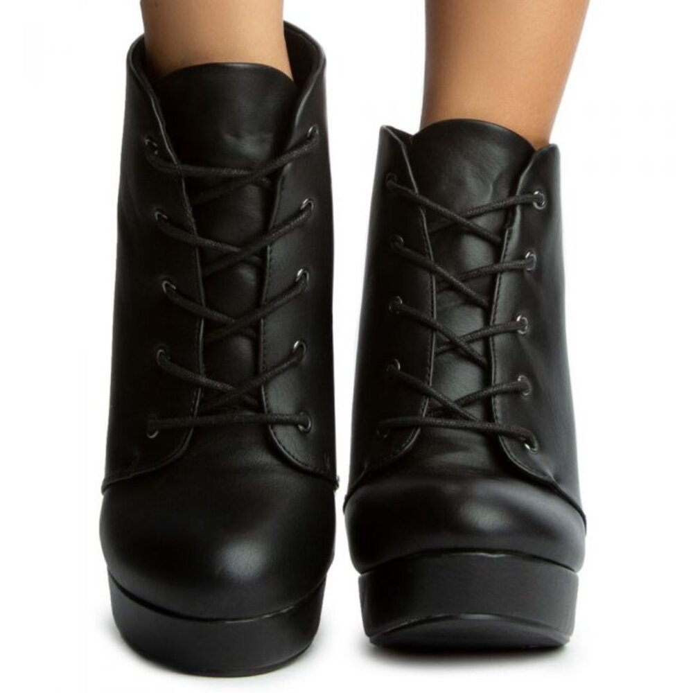 SODA Shoes AGENDA-H Heeled Bootie in Black Lace Up Wooden Heel Vegan Leather 8.5